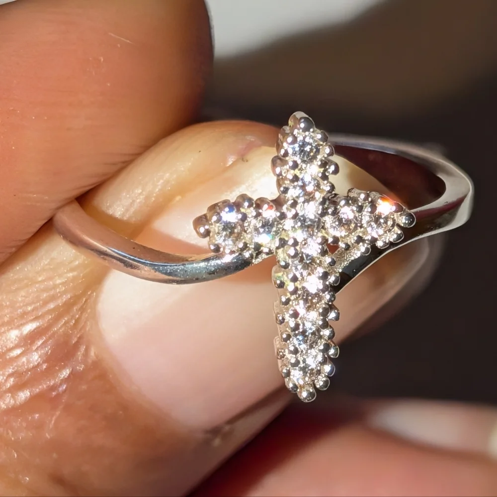 925 Sterling Silver Sparkling diamond Cross Design ring sz 7